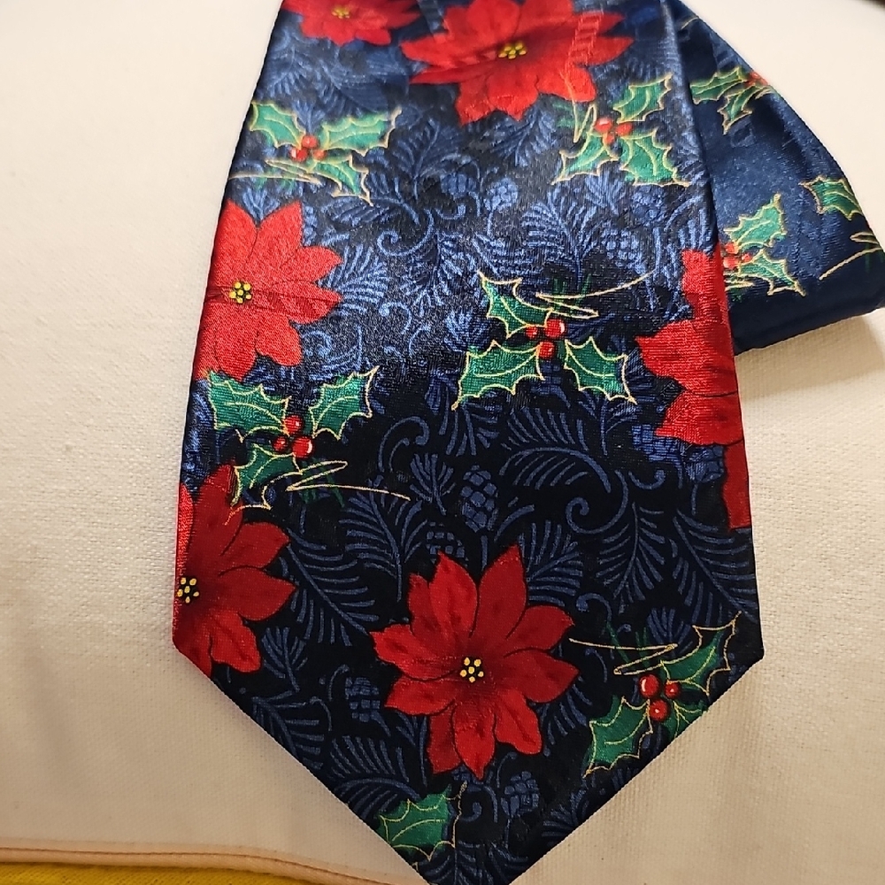 Festive Christmas Floral Tie with‎ Red and Green Accents. By Hallmark.